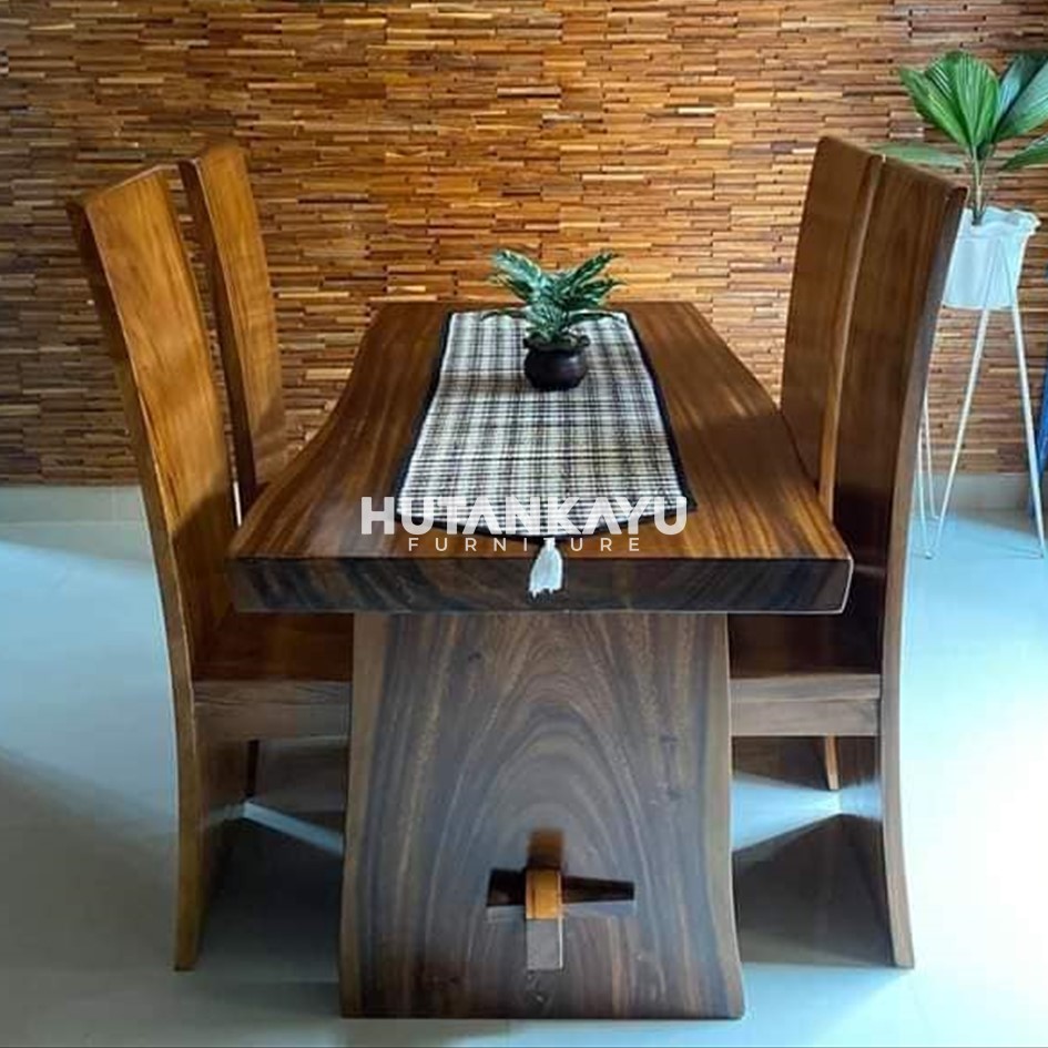 Meja Makan Trembesi Sparta